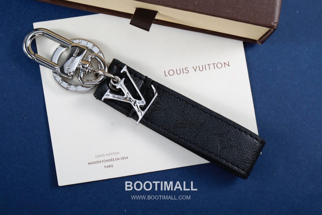 Louis Vuitton Monogram Leather Letter Charm Gray Keyring 루이비통 모노그램 레더 레터 참 가죽 그레이 키링 3