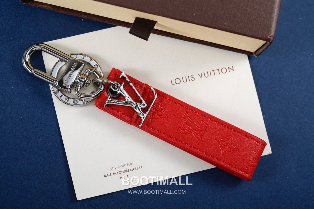 Louis Vuitton Monogram Leather Letter Charm Gray Keyring 루이비통 모노그램 레더 레터 참 가죽 그레이 키링 4