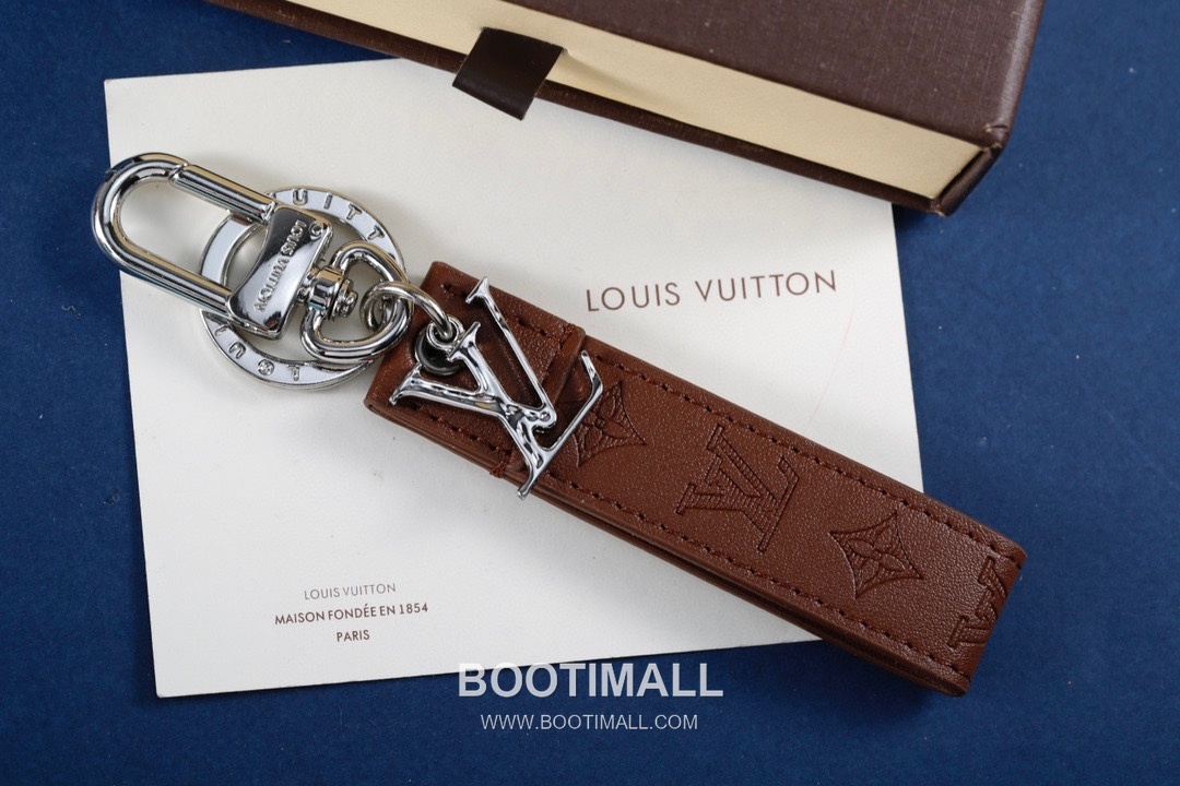 Louis Vuitton Monogram Leather Letter Charm Gray Keyring 루이비통 모노그램 레더 레터 참 가죽 그레이 키링 5