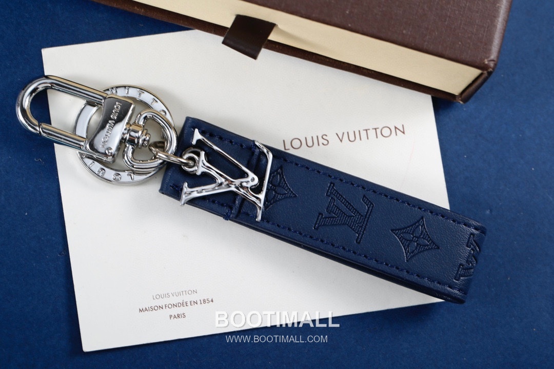 Louis Vuitton Monogram Leather Letter Charm Gray Keyring 루이비통 모노그램 레더 레터 참 가죽 그레이 키링 6