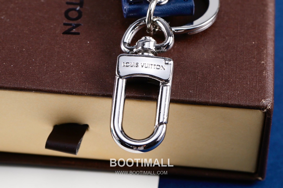 Louis Vuitton Monogram Leather Letter Charm Gray Keyring 루이비통 모노그램 레더 레터 참 가죽 그레이 키링 7