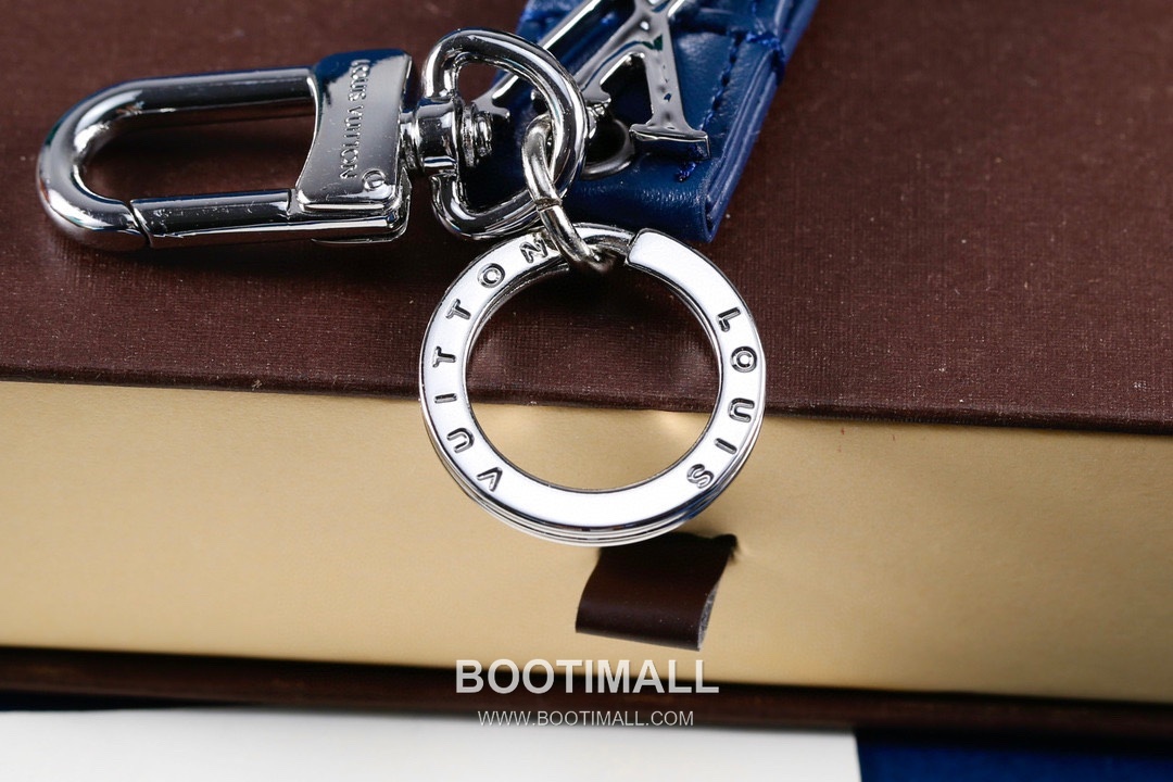 Louis Vuitton Monogram Leather Letter Charm Gray Keyring 루이비통 모노그램 레더 레터 참 가죽 그레이 키링 8