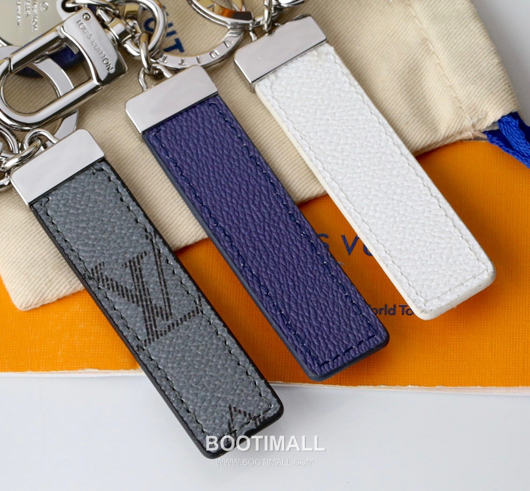 Louis Vuitton Rectangular Tag Logo Cutout Leather White Keyring 루이비통 직사각 태그 로고 컷아웃 가죽 화이트 키링 2