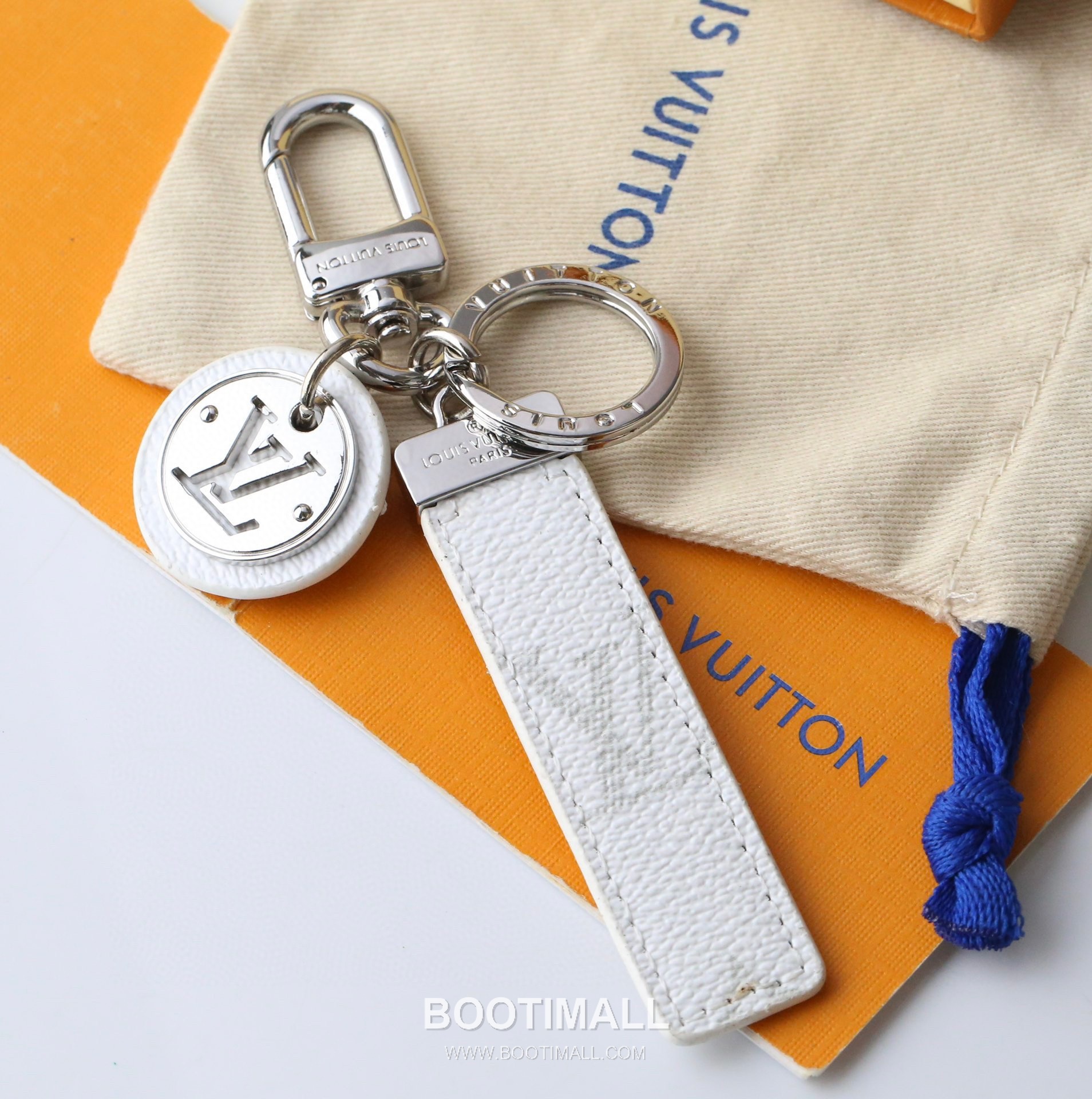 Louis Vuitton Rectangular Tag Logo Cutout Leather White Keyring 루이비통 직사각 태그 로고 컷아웃 가죽 화이트 키링 4