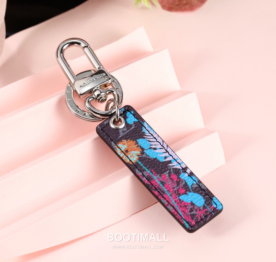 Louis Vuitton Rectangular Tag Pendant Black Keychain 루이비통 직사각 태그 펜던트 블랙 키링 1