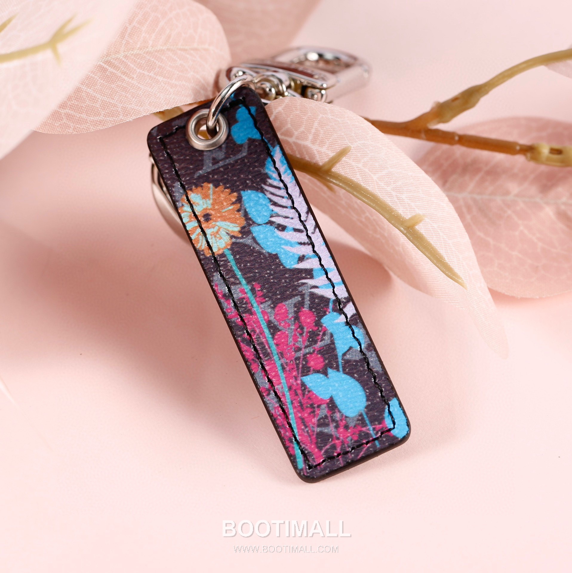 Louis Vuitton Rectangular Tag Pendant Black Keychain 루이비통 직사각 태그 펜던트 블랙 키링 3