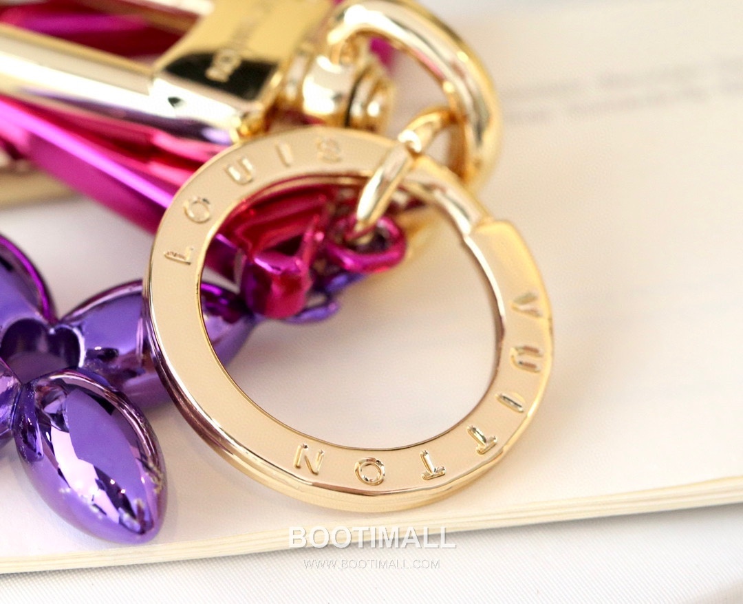 Louis Vuitton LV Letter Charm Metal Gold Keyring 루이비통 LV 레터 참 메탈 골드 키링 7