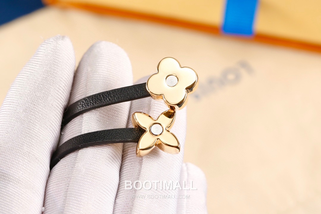 Louis Vuitton Cutout Round Leather Cord Pendant Black Keyring 루이비통 컷아웃 라운드 가죽 코드 펜던트 블랙 키링 5