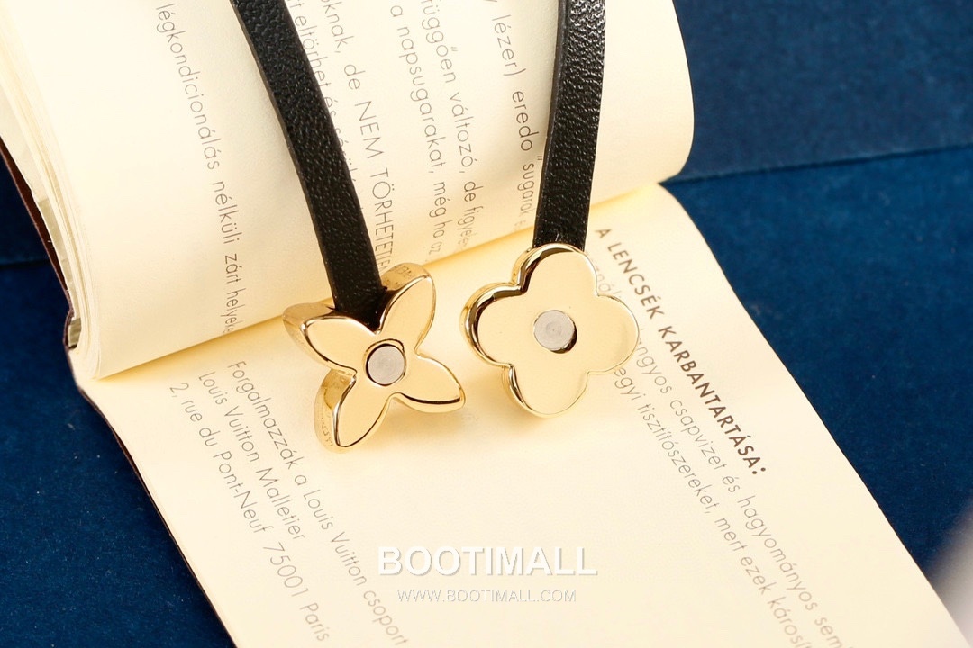 Louis Vuitton Cutout Round Leather Cord Pendant Black Keyring 루이비통 컷아웃 라운드 가죽 코드 펜던트 블랙 키링 6