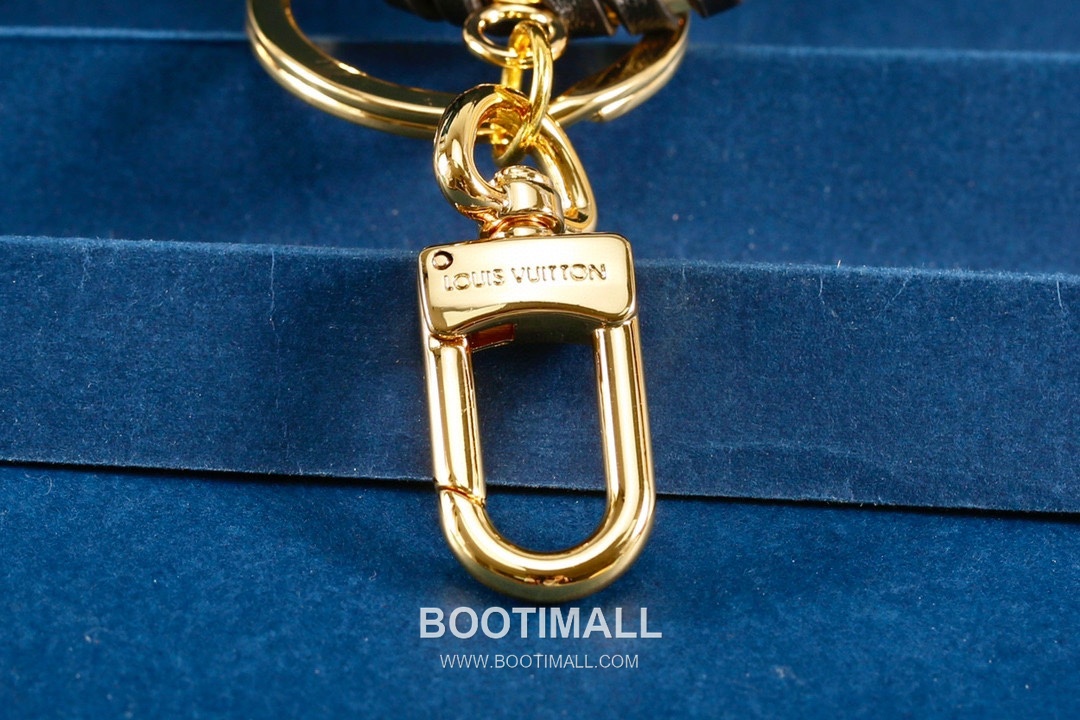 Louis Vuitton Cutout Round Leather Cord Pendant Black Keyring 루이비통 컷아웃 라운드 가죽 코드 펜던트 블랙 키링 7