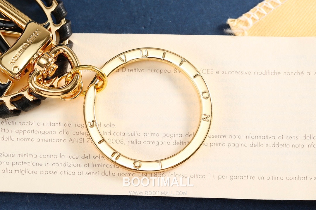 Louis Vuitton Cutout Round Leather Cord Pendant Black Keyring 루이비통 컷아웃 라운드 가죽 코드 펜던트 블랙 키링 8