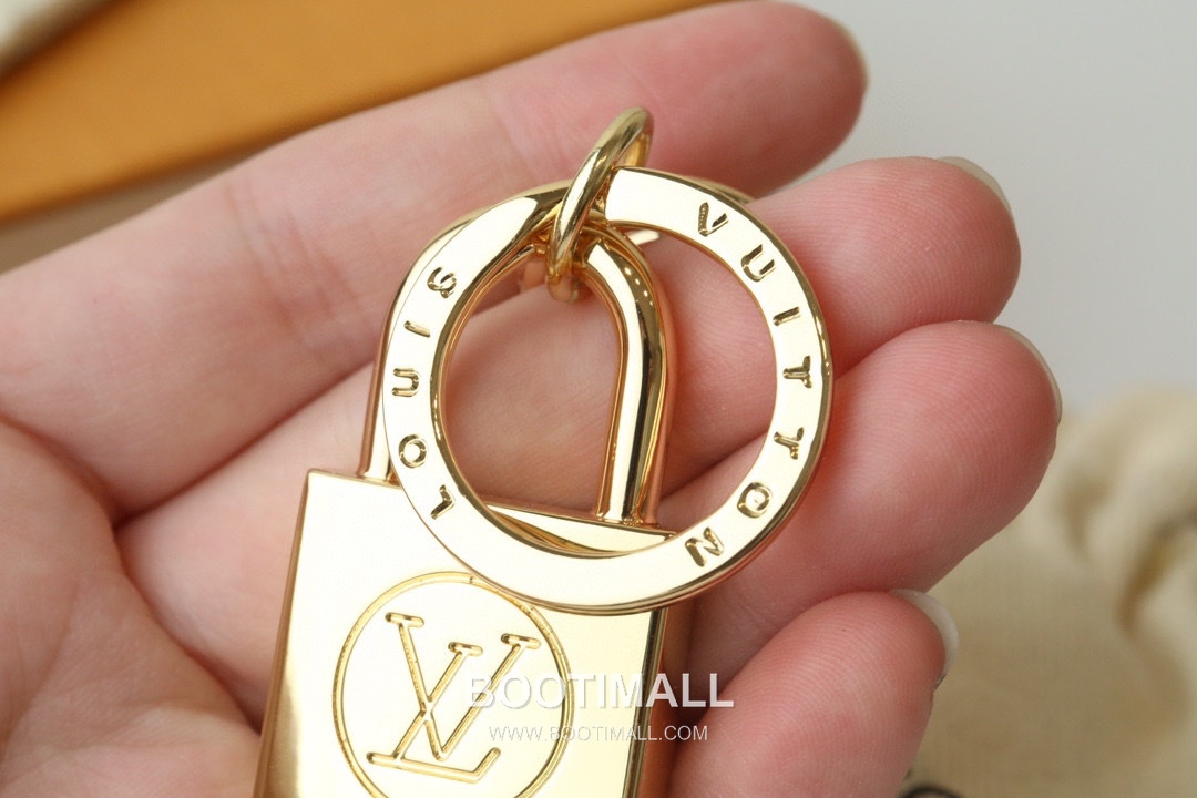 Louis Vuitton Padlock Charm Metal Gold Keyring 루이비통 패드락 참 메탈 골드 키링 7