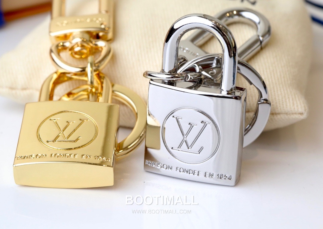 Louis Vuitton Padlock Charm Metal Gold Keyring 루이비통 패드락 참 메탈 골드 키링 9