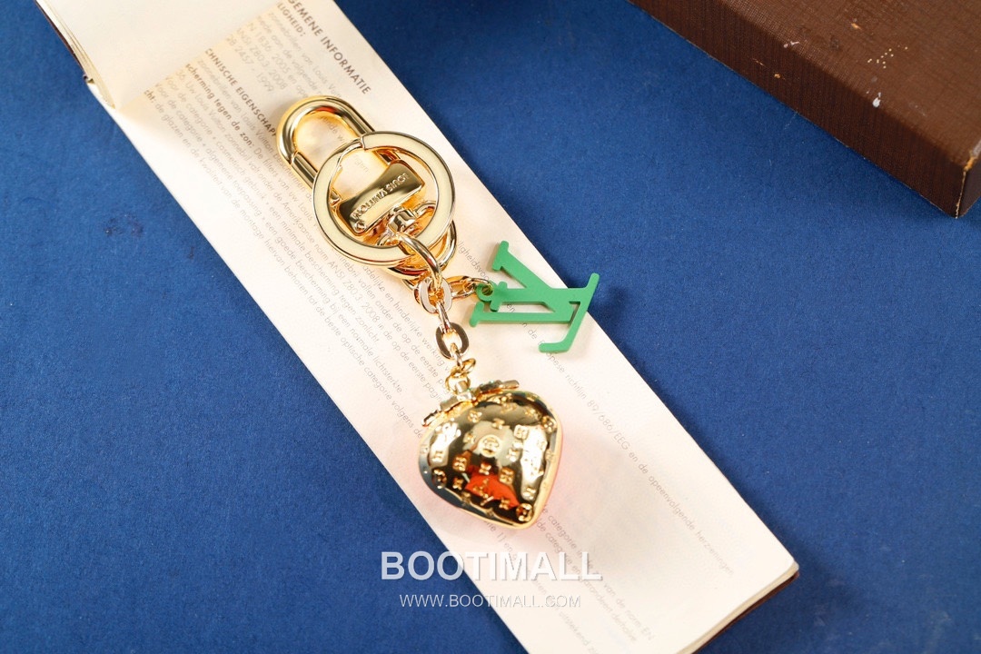 Louis Vuitton Strawberry Logo Charm Metal Red Keyring 루이비통 스트로베리 로고 참 메탈 레드 키링 3