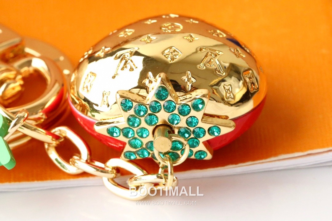 Louis Vuitton Strawberry Logo Charm Metal Red Keyring 루이비통 스트로베리 로고 참 메탈 레드 키링 5