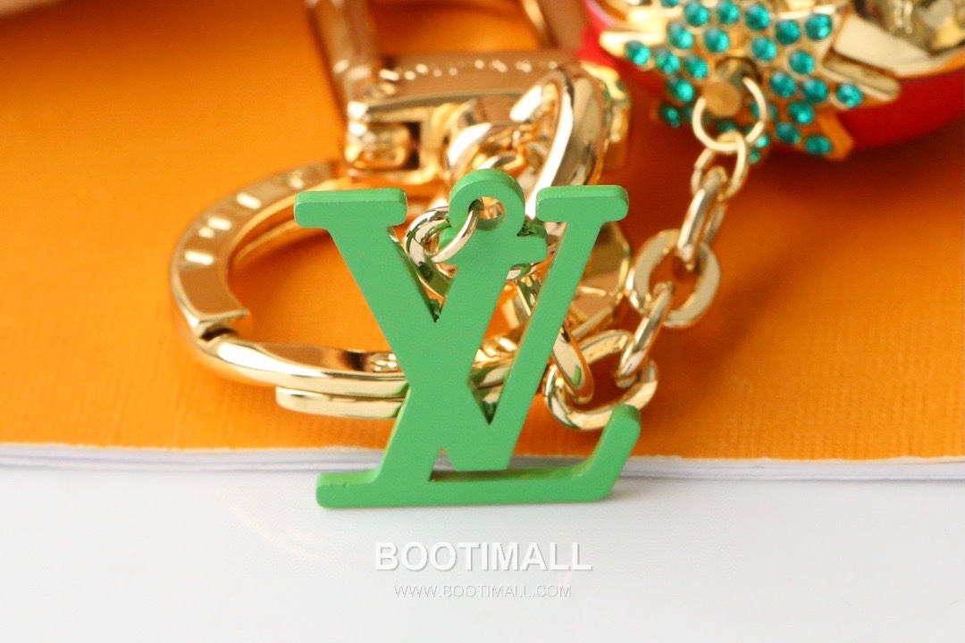 Louis Vuitton Strawberry Logo Charm Metal Red Keyring 루이비통 스트로베리 로고 참 메탈 레드 키링 6