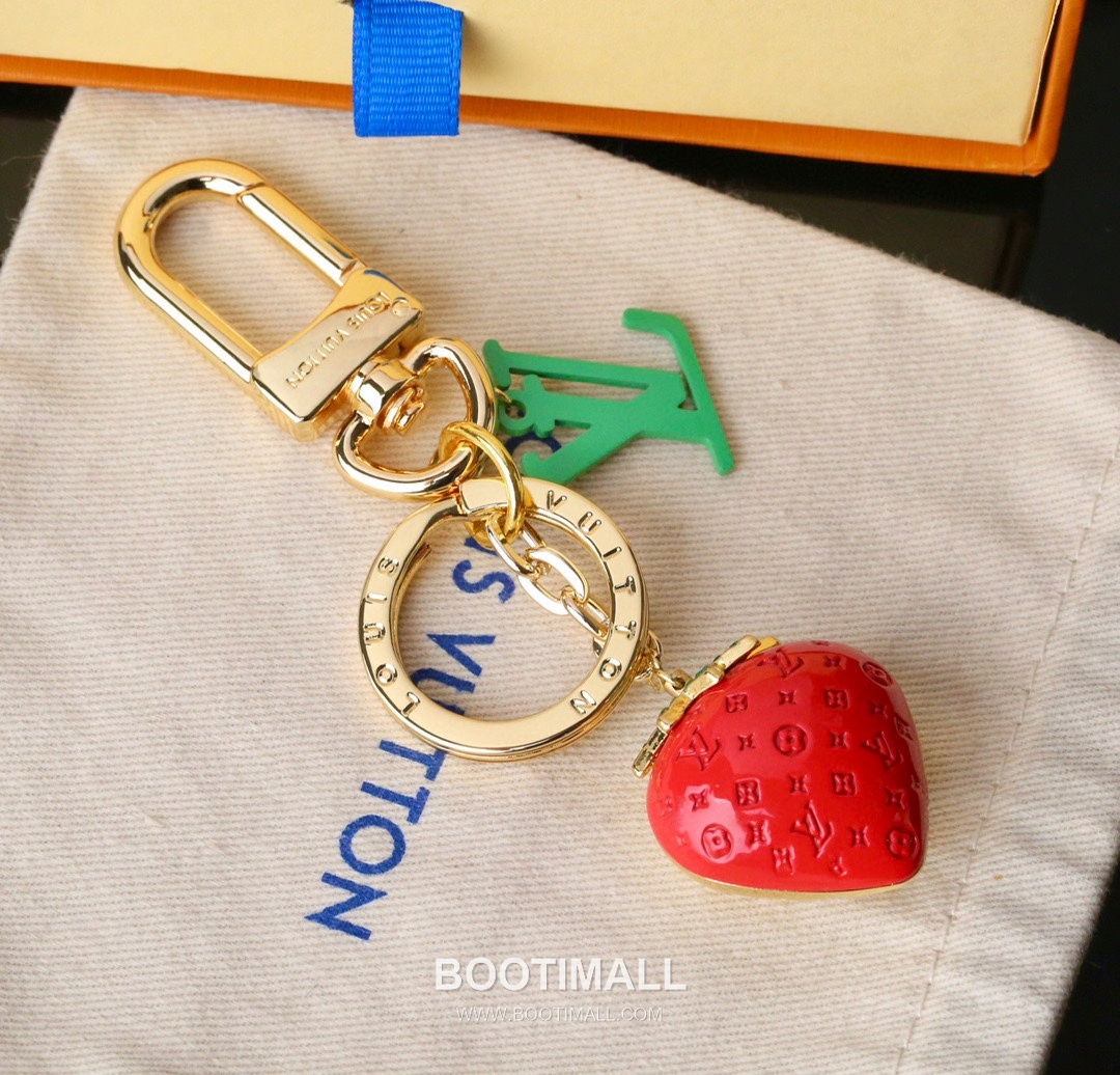 Louis Vuitton Strawberry Logo Charm Metal Red Keyring 루이비통 스트로베리 로고 참 메탈 레드 키링 7