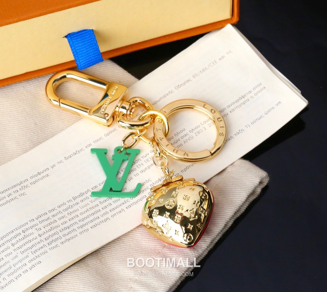 Louis Vuitton Strawberry Logo Charm Metal Red Keyring 루이비통 스트로베리 로고 참 메탈 레드 키링 8