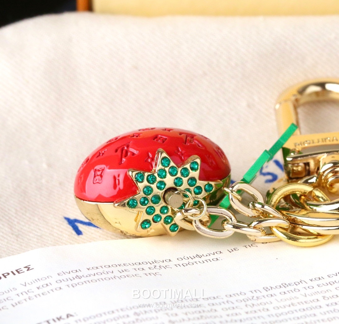 Louis Vuitton Strawberry Logo Charm Metal Red Keyring 루이비통 스트로베리 로고 참 메탈 레드 키링 9