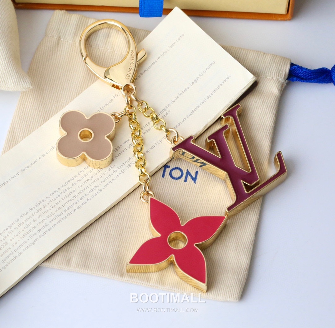 Louis Vuitton Logo Flower Enamel Charm Metal Gold Keychain 루이비통 로고 플라워 에나멜 참 메탈 골드 키링 2