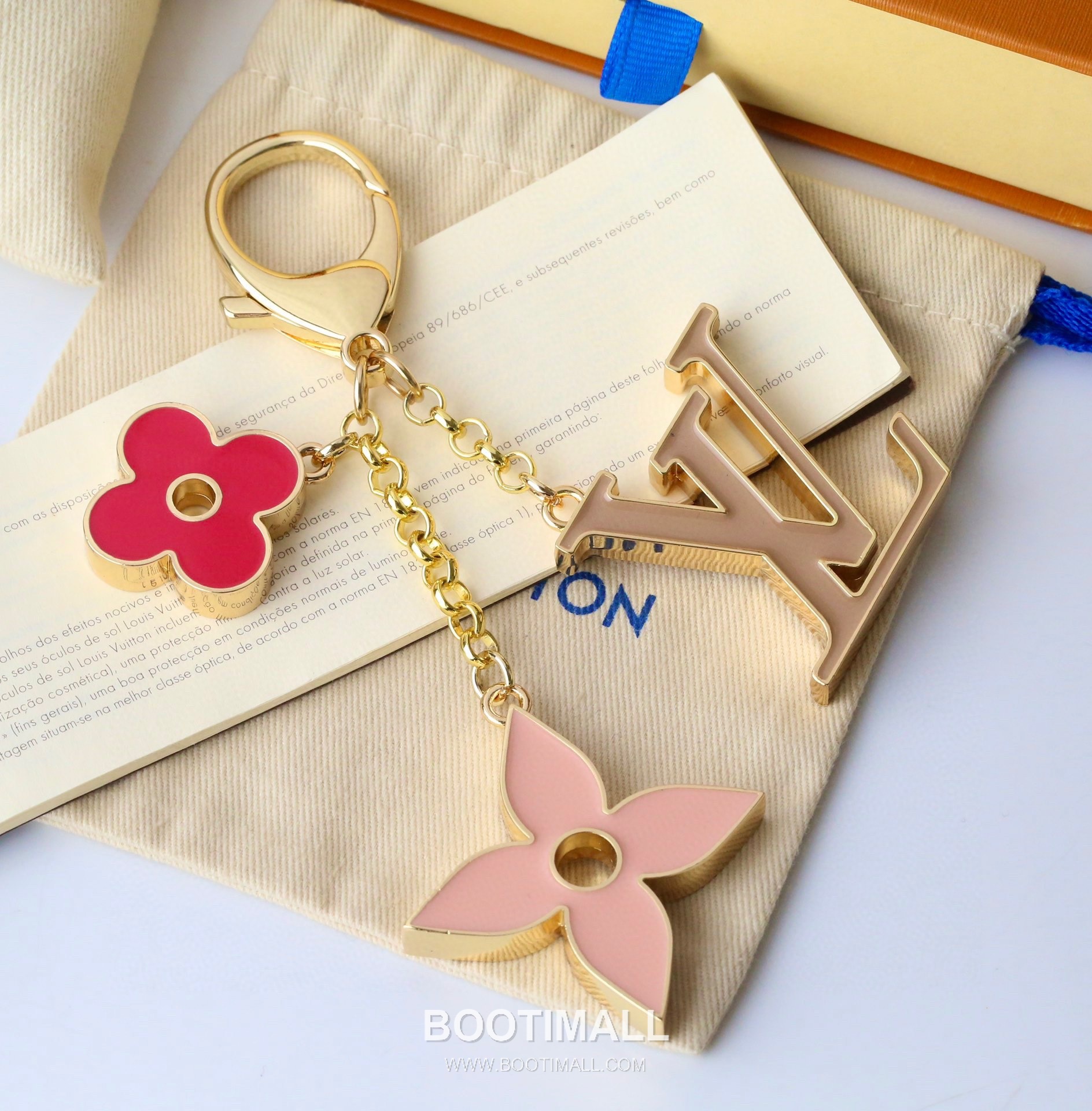 Louis Vuitton Logo Flower Enamel Charm Metal Gold Keychain 루이비통 로고 플라워 에나멜 참 메탈 골드 키링 4