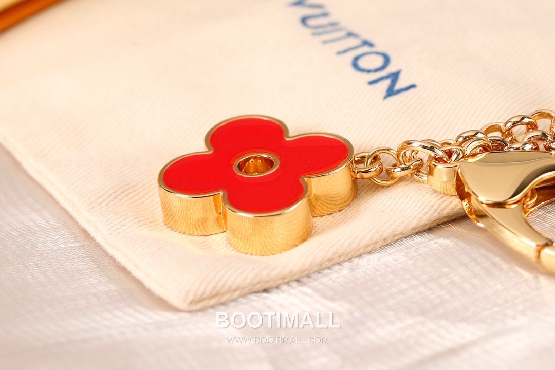 Louis Vuitton Logo Flower Enamel Charm Metal Gold Keychain 루이비통 로고 플라워 에나멜 참 메탈 골드 키링 9