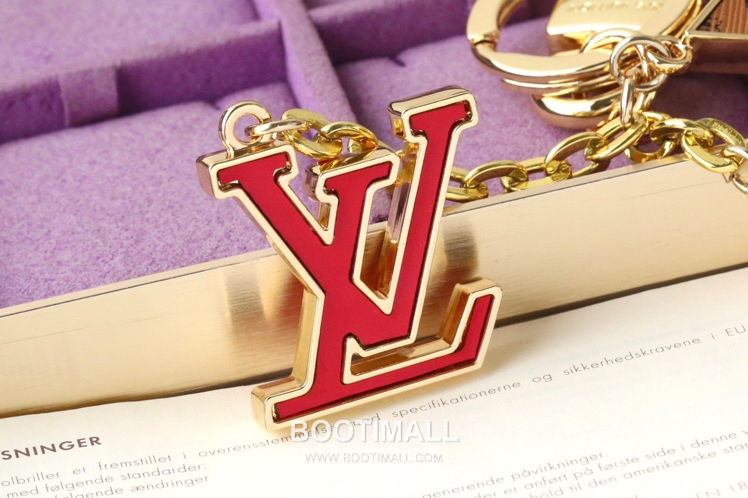 Louis Vuitton Logo Letter Floral Charm Metal Gold Keyring 루이비통 로고 레터 플로럴 참 메탈 골드 키링 3