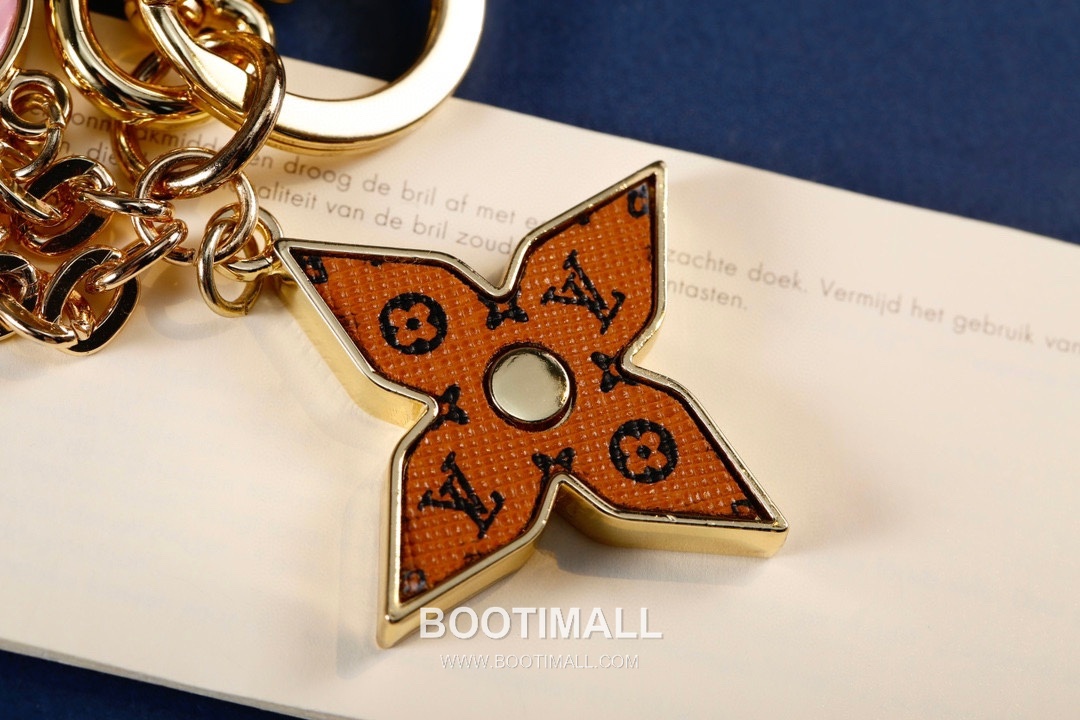 Louis Vuitton Logo Letter Floral Charm Metal Gold Keyring 루이비통 로고 레터 플로럴 참 메탈 골드 키링 5