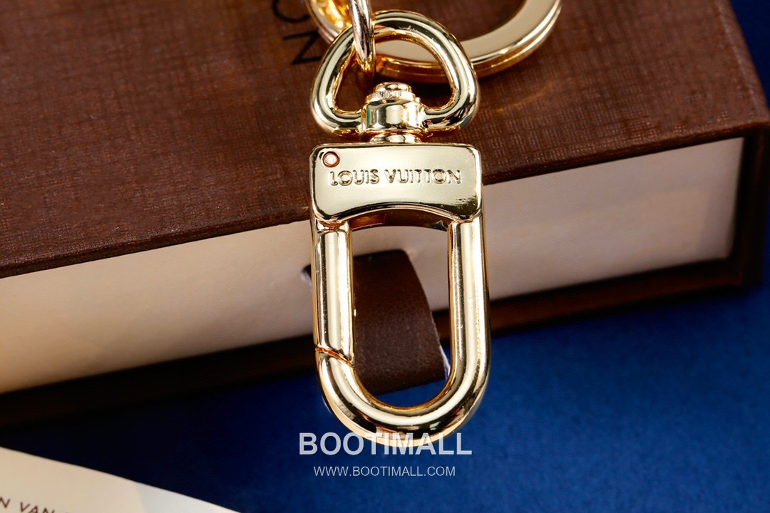 Louis Vuitton Logo Letter Floral Charm Metal Gold Keyring 루이비통 로고 레터 플로럴 참 메탈 골드 키링 8
