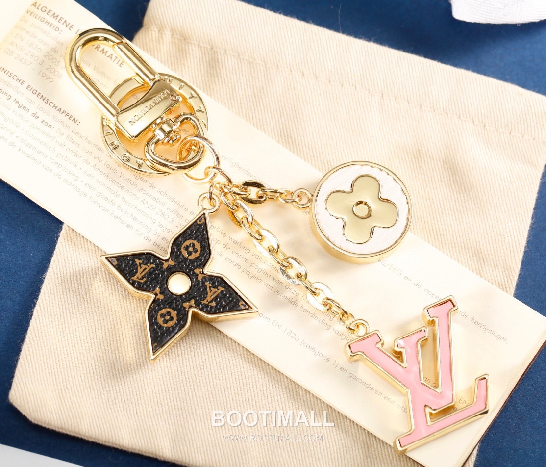 Louis Vuitton Logo Letter Floral Charm Metal Gold Keyring 루이비통 로고 레터 플로럴 참 메탈 골드 키링 2