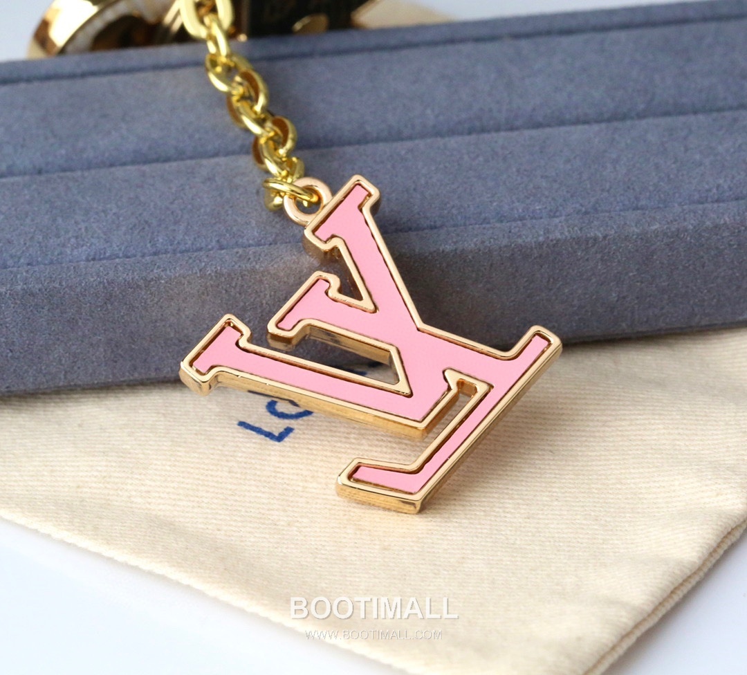Louis Vuitton Logo Letter Floral Charm Metal Gold Keyring 루이비통 로고 레터 플로럴 참 메탈 골드 키링 4