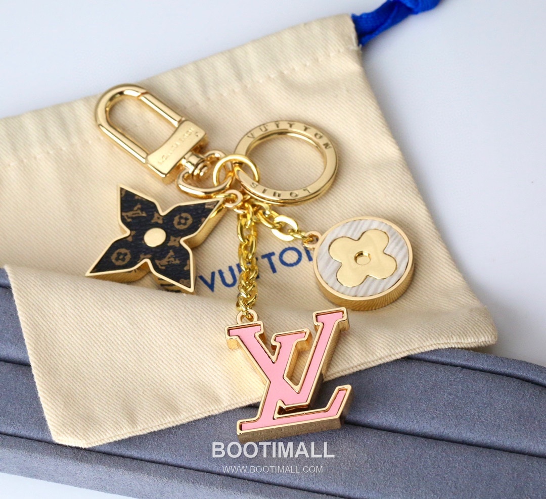 Louis Vuitton Logo Letter Floral Charm Metal Gold Keyring 루이비통 로고 레터 플로럴 참 메탈 골드 키링 9