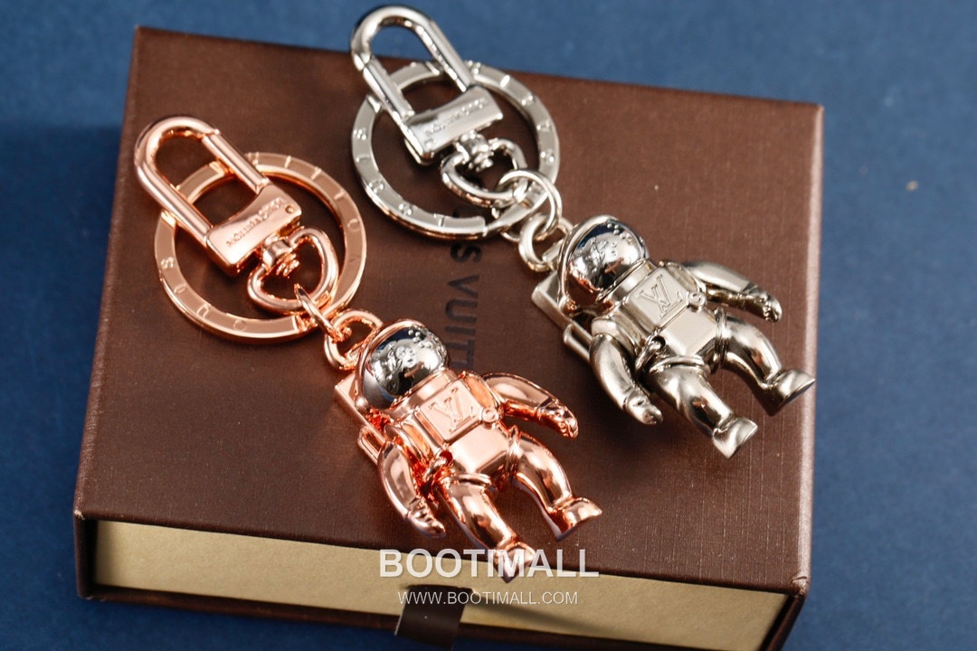 Louis Vuitton Astronaut Charm Metal Silver Keyring 루이비통 우주비행사 참 메탈 실버 키링 1