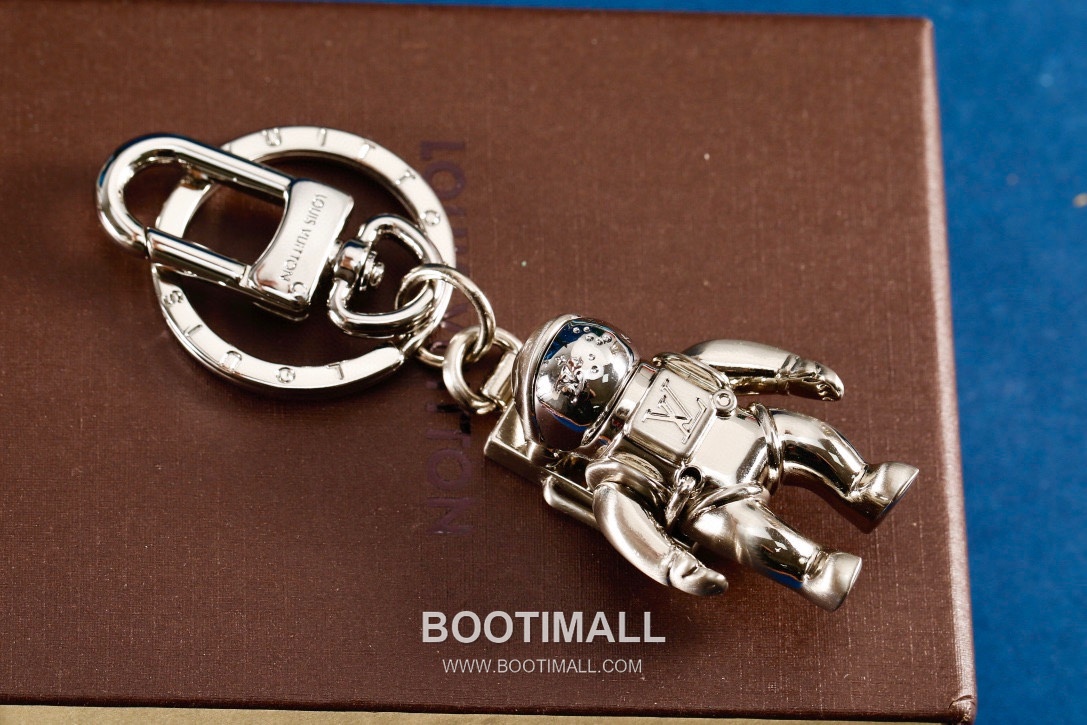 Louis Vuitton Astronaut Charm Metal Silver Keyring 루이비통 우주비행사 참 메탈 실버 키링 2