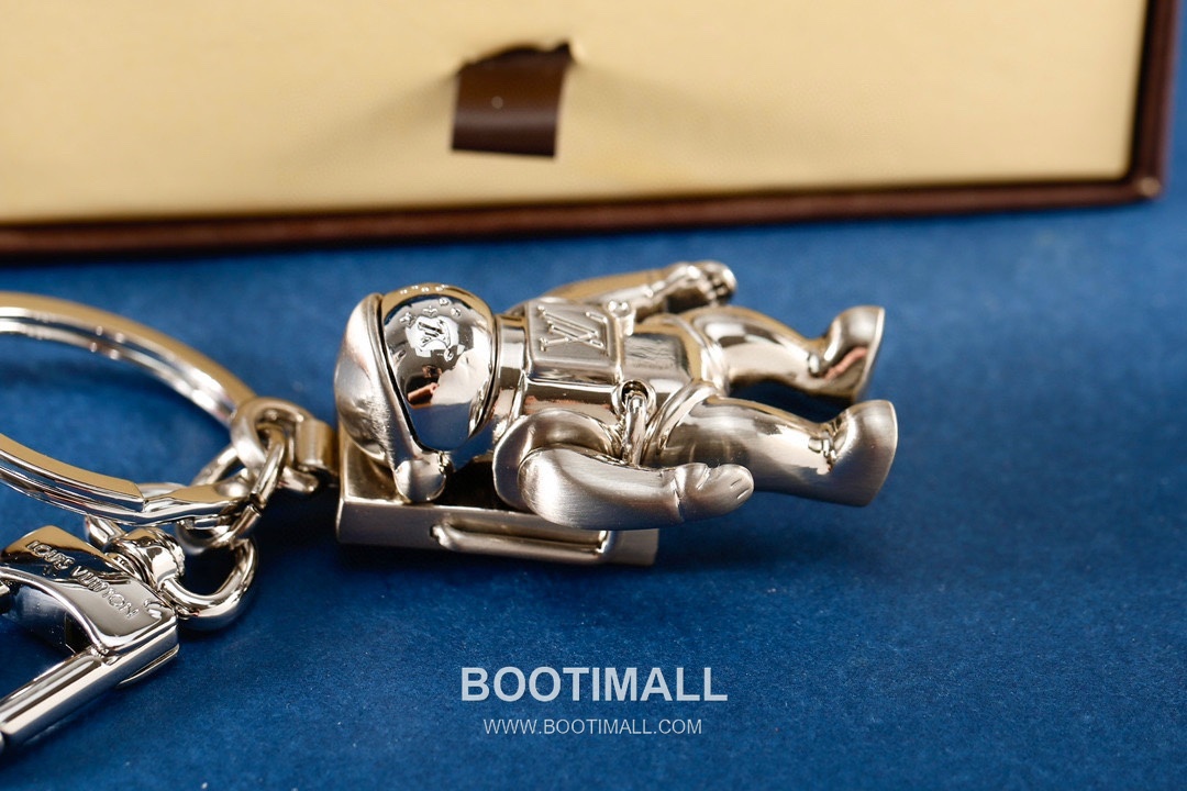 Louis Vuitton Astronaut Charm Metal Silver Keyring 루이비통 우주비행사 참 메탈 실버 키링 5