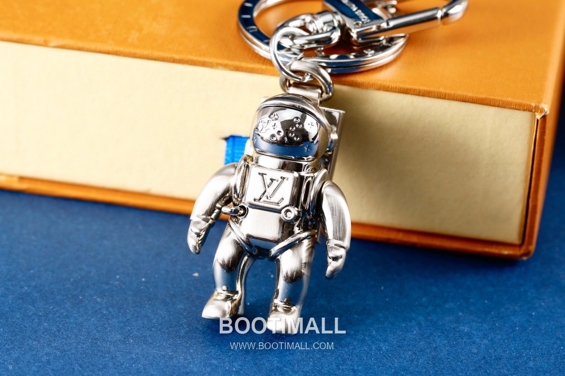 Louis Vuitton Astronaut Charm Metal Silver Keyring 루이비통 우주비행사 참 메탈 실버 키링 6