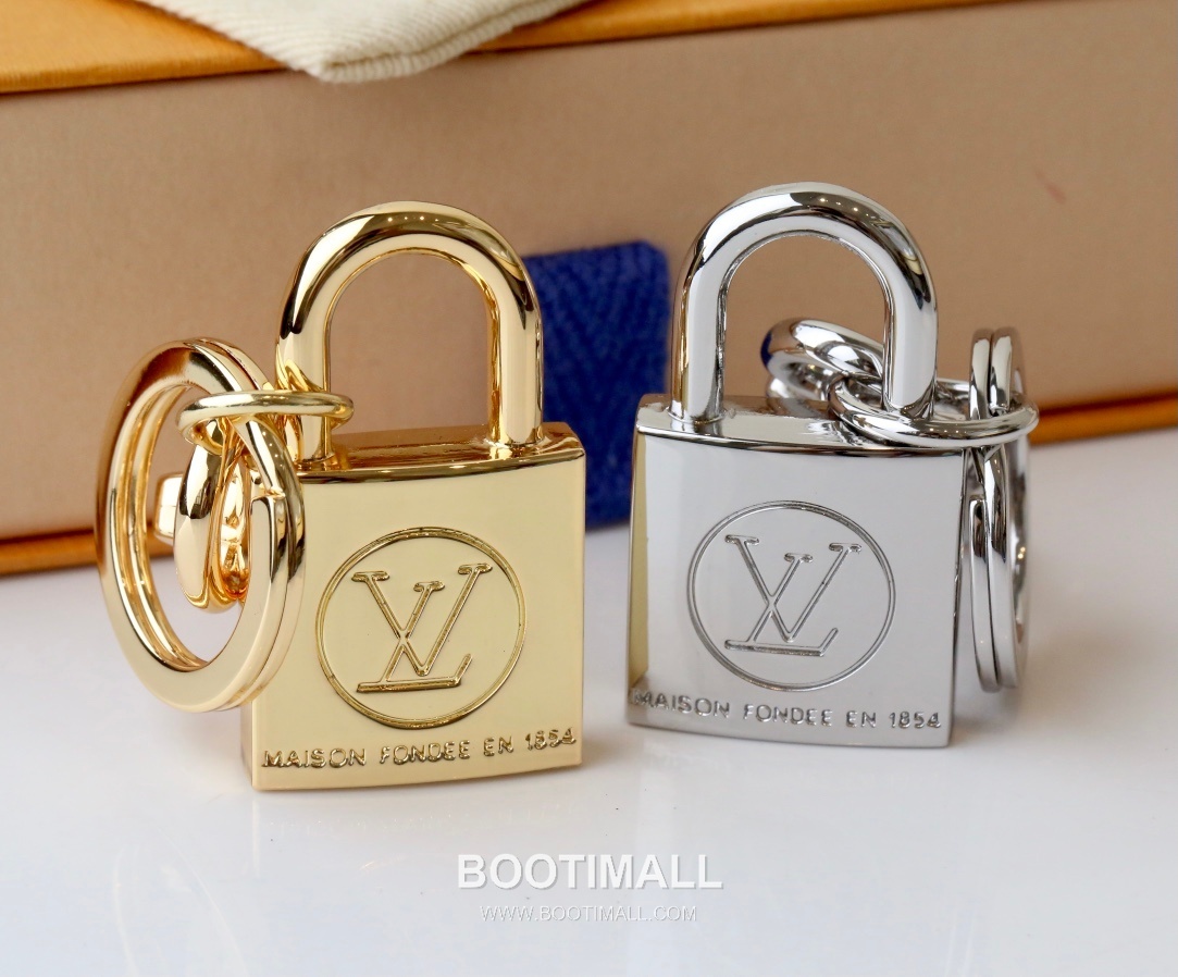 Louis Vuitton Lockhead Padlock Metal Gold Keyring 루이비통 락헤드 패드락 메탈 골드 키링 2