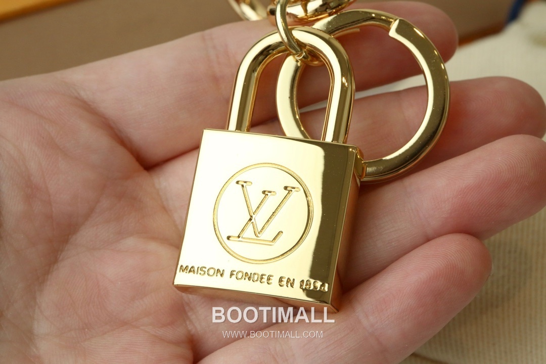 Louis Vuitton Lockhead Padlock Metal Gold Keyring 루이비통 락헤드 패드락 메탈 골드 키링 5