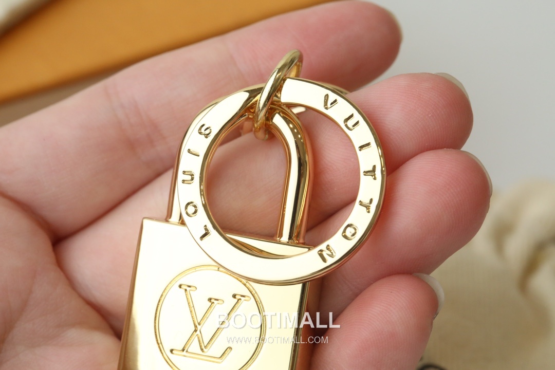 Louis Vuitton Lockhead Padlock Metal Gold Keyring 루이비통 락헤드 패드락 메탈 골드 키링 6