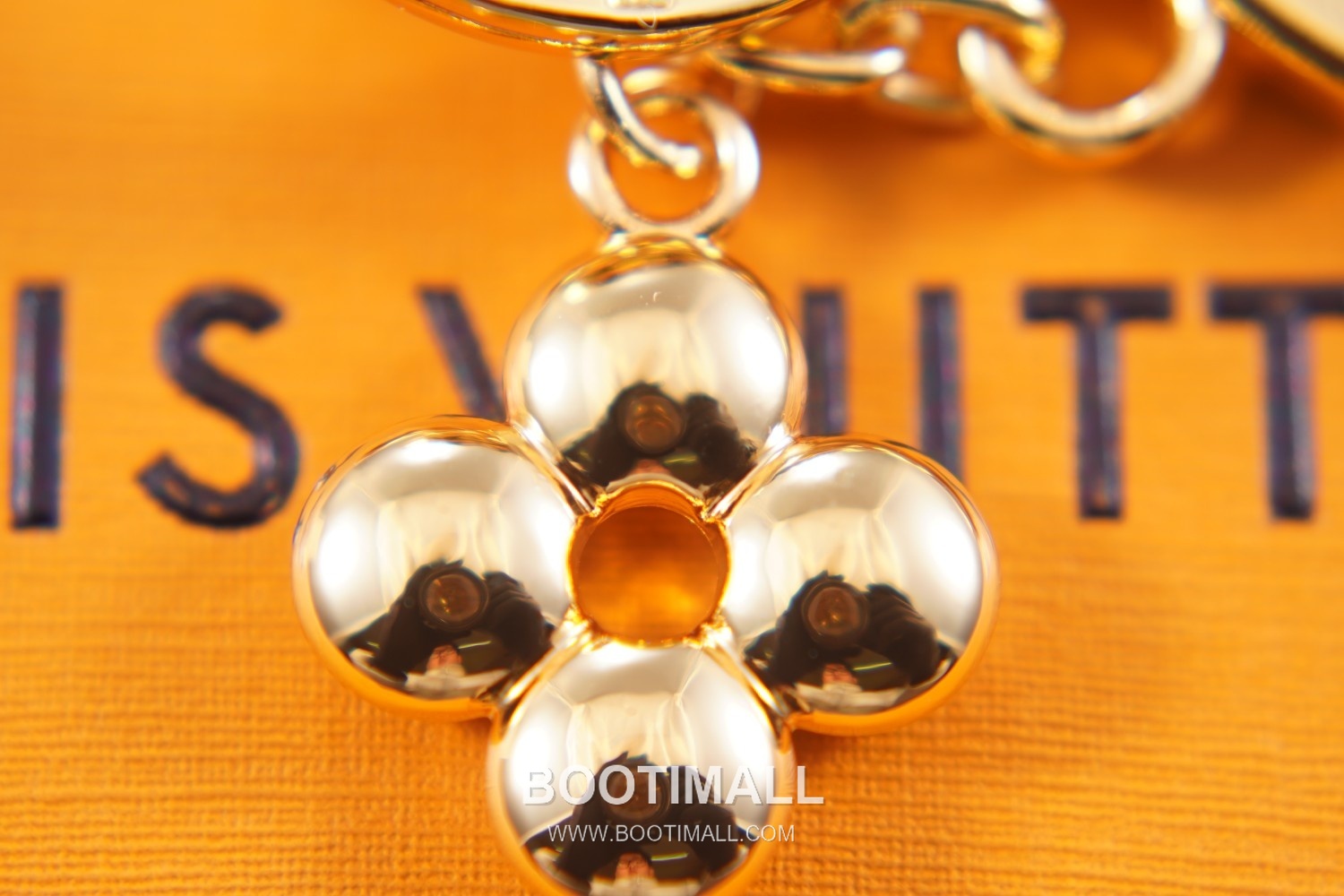 Louis Vuitton Circle Twinkling Monogram Flower Metal Gold Bag Charm Key Holder 루이비통 서클 트윙클링 모노그램 플라워 메탈 골드 백참 키홀더 7