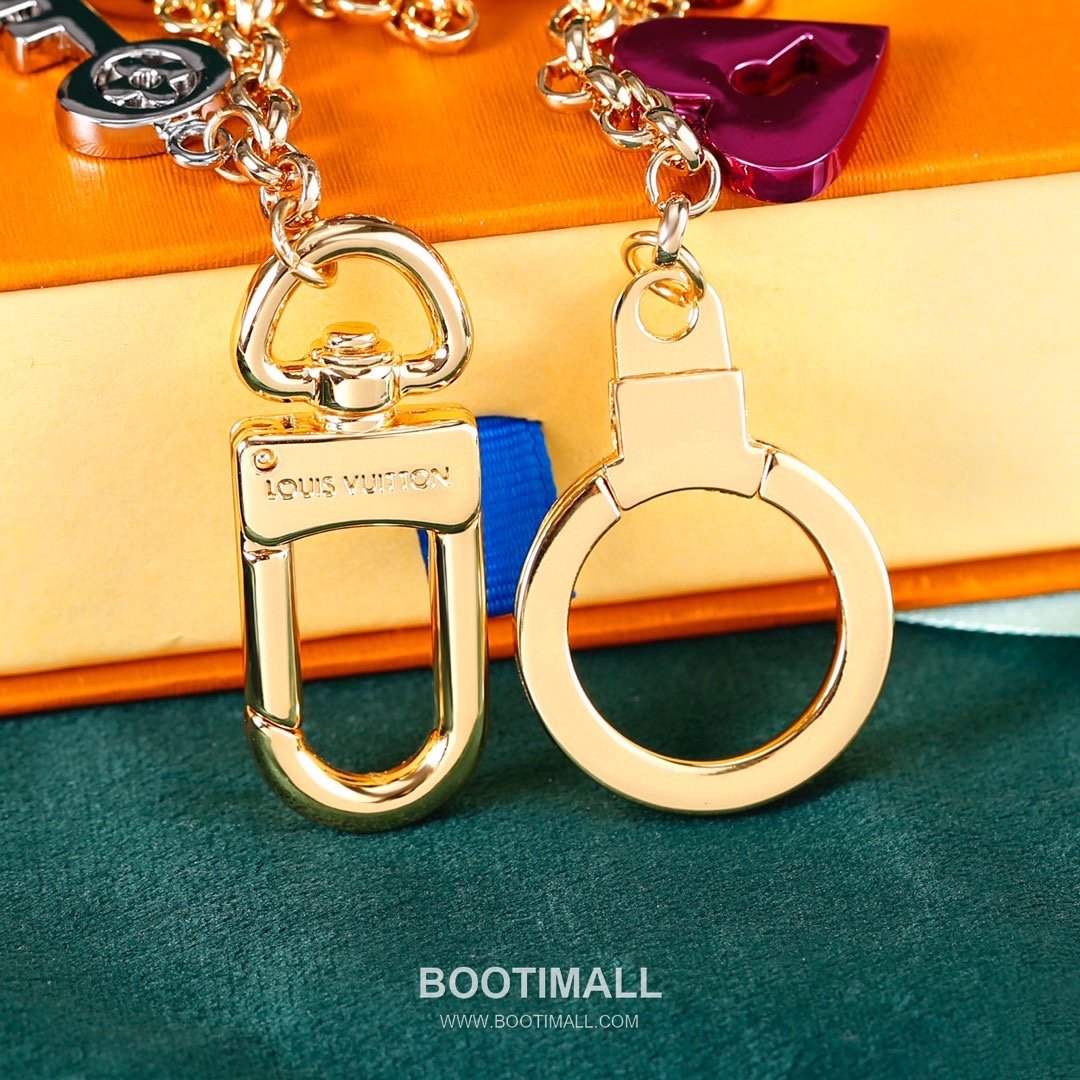 Louis Vuitton Chain Charm Padlock Heart Metal Gold Keyring 루이비통 체인 참 패드락 하트 메탈 골드 키링 3