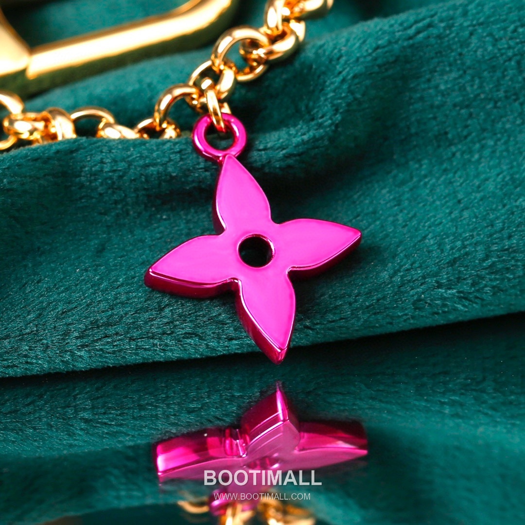 Louis Vuitton Chain Charm Padlock Heart Metal Gold Keyring 루이비통 체인 참 패드락 하트 메탈 골드 키링 4