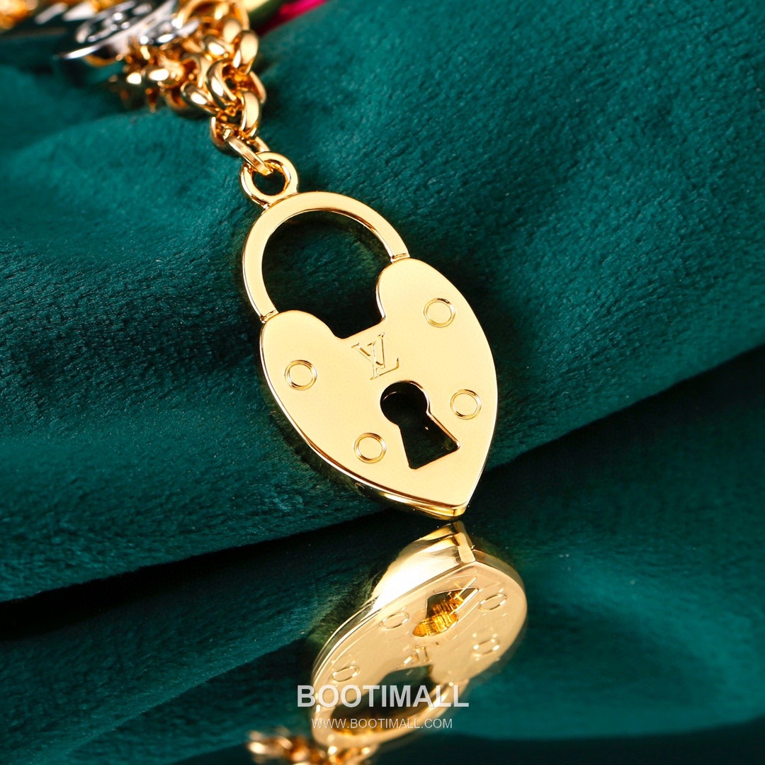 Louis Vuitton Chain Charm Padlock Heart Metal Gold Keyring 루이비통 체인 참 패드락 하트 메탈 골드 키링 5