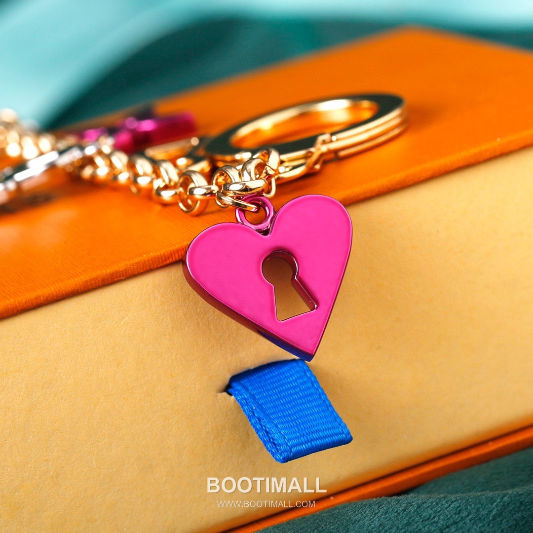 Louis Vuitton Chain Charm Padlock Heart Metal Gold Keyring 루이비통 체인 참 패드락 하트 메탈 골드 키링 7