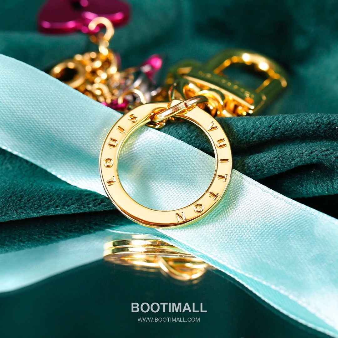 Louis Vuitton Chain Charm Padlock Heart Metal Gold Keyring 루이비통 체인 참 패드락 하트 메탈 골드 키링 9