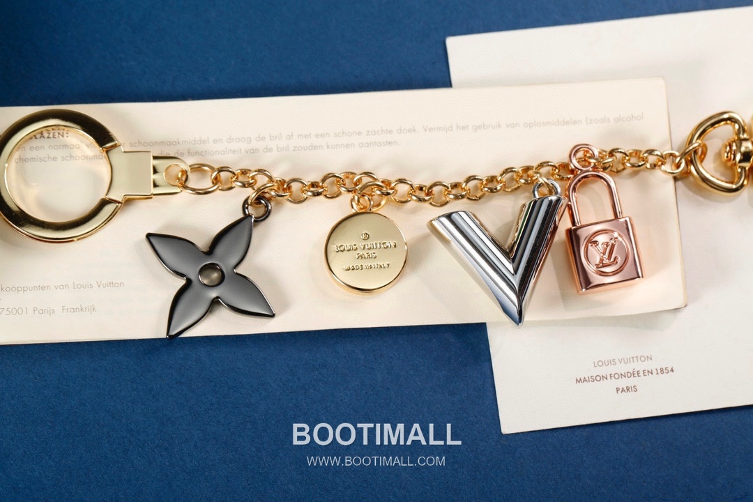 Louis Vuitton Chain Charm Series Metal Gold Keyring 루이비통 체인 참 시리즈 메탈 골드 키링 3