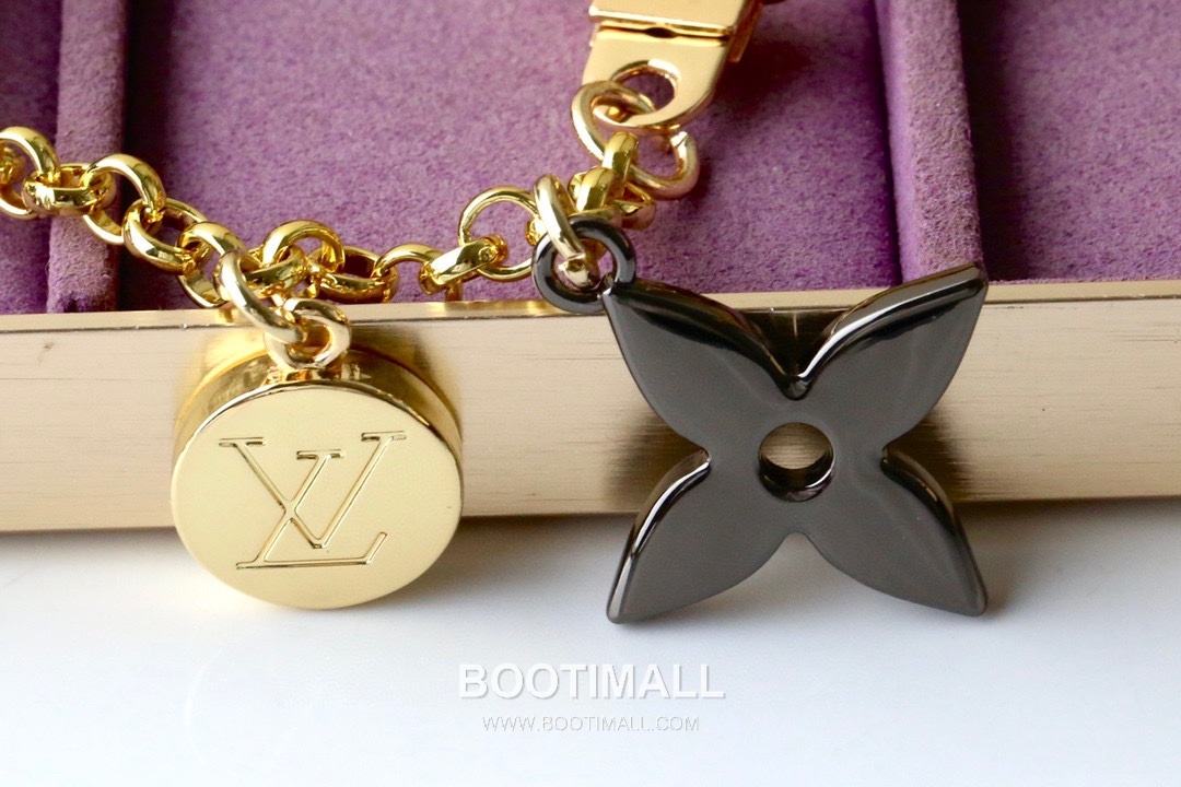 Louis Vuitton Chain Charm Series Metal Gold Keyring 루이비통 체인 참 시리즈 메탈 골드 키링 4