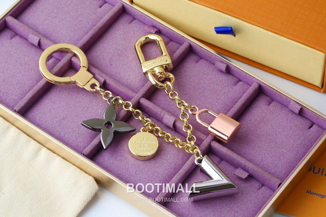 Louis Vuitton Chain Charm Series Metal Gold Keyring 루이비통 체인 참 시리즈 메탈 골드 키링 8