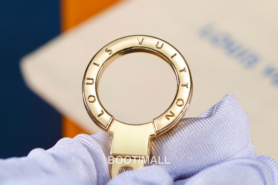 Louis Vuitton Monogram Flower Cutout Metal Black Keyring 루이비통 모노그램 플라워 컷아웃 메탈 블랙 키링 4