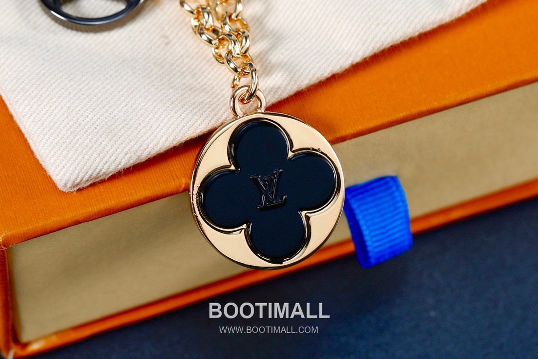 Louis Vuitton Monogram Flower Cutout Metal Black Keyring 루이비통 모노그램 플라워 컷아웃 메탈 블랙 키링 5